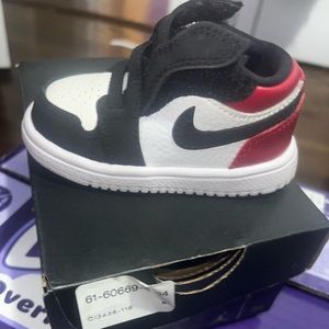 Jordan 1 Low.Red/Black/White